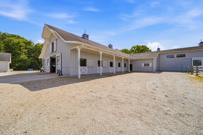 Plus de détails pour 3126 Mennonite Rd, Mantua, OH - Sports et divertissement à vendre