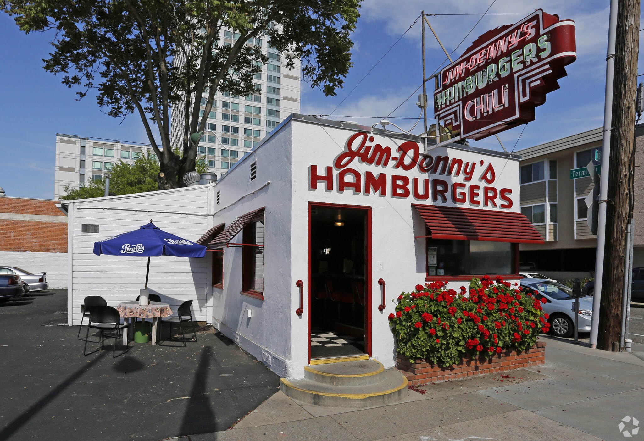 816 12th St, Sacramento, CA à vendre Photo principale- Image 1 de 4