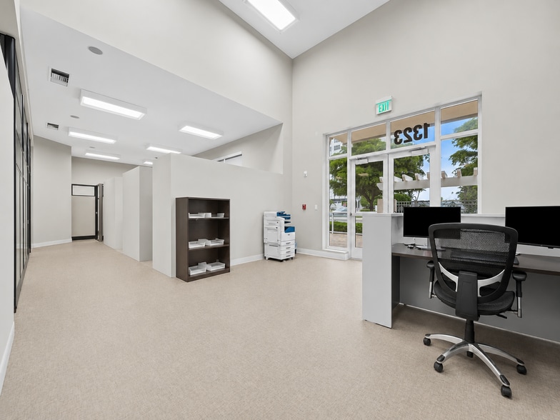 1333 S Ocean Blvd, Pompano Beach, FL for lease - Building Photo - Image 3 of 23