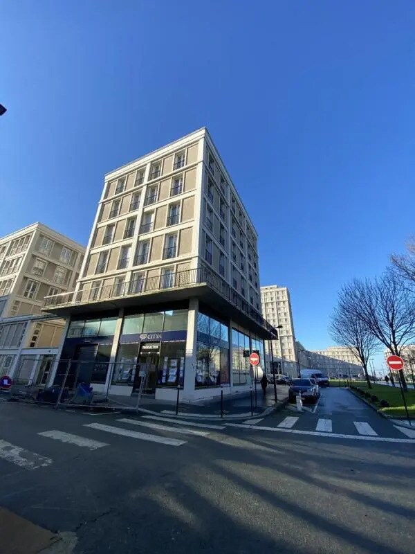 Retail in Le Havre for lease Building Photo- Image 1 of 8