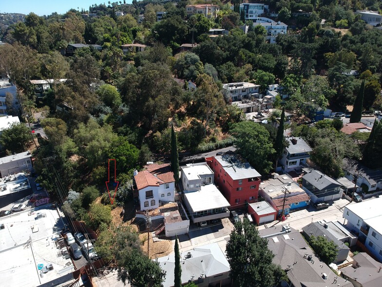3643 Fredonia Dr, Los Angeles, CA for sale - Building Photo - Image 2 of 9