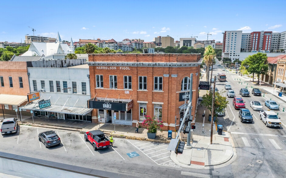 100 W Hopkins St, San Marcos, TX for sale - Building Photo - Image 2 of 11