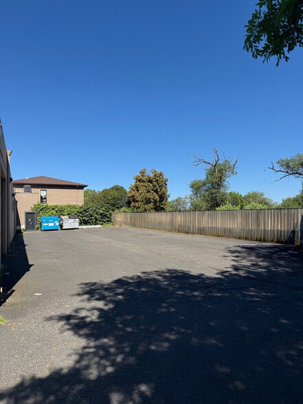 33 Commercial Blvd, Novato, CA à vendre - Photo du bâtiment - Image 2 de 9