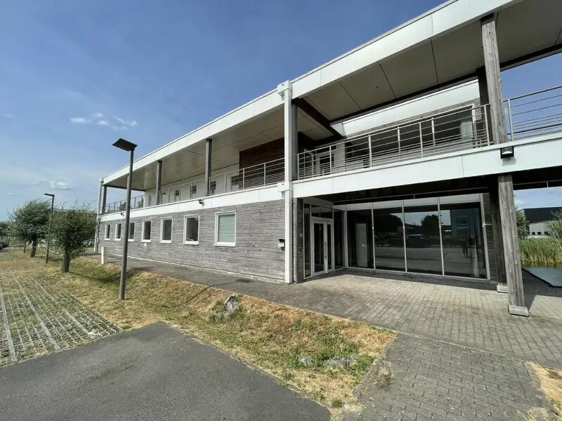 Office in SAINGHIN-EN-MÉLANTOIS for sale Building Photo- Image 1 of 12