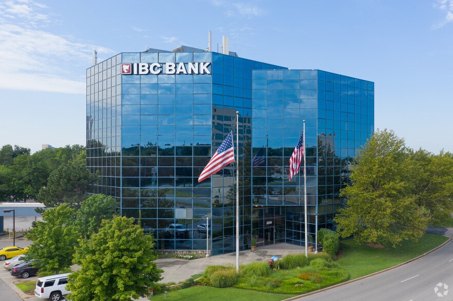 2250 E 73rd St, Tulsa, OK à louer - Photo du bâtiment - Image 1 de 8