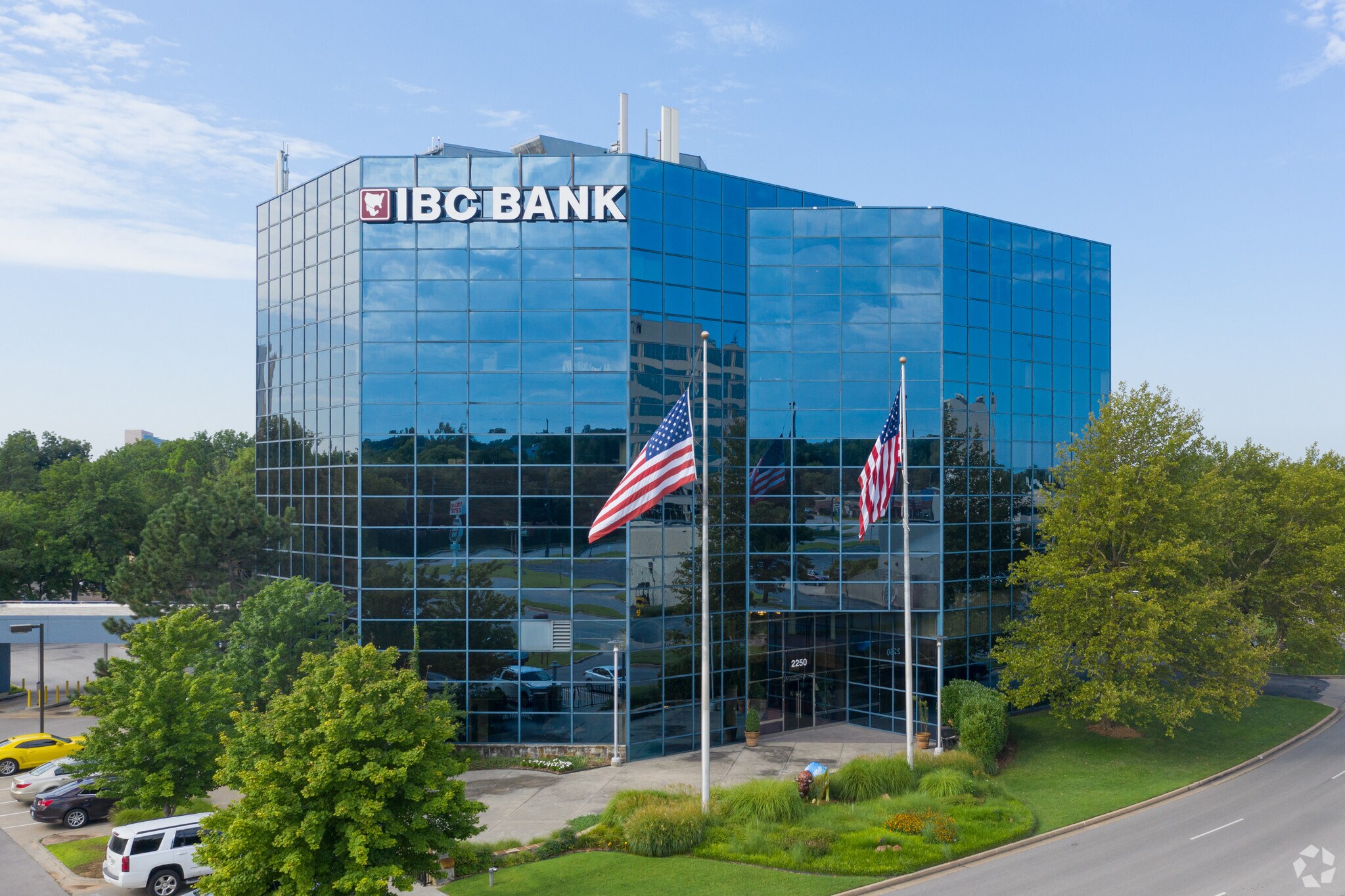 2250 E 73rd St, Tulsa, OK à louer Photo du bâtiment- Image 1 de 9