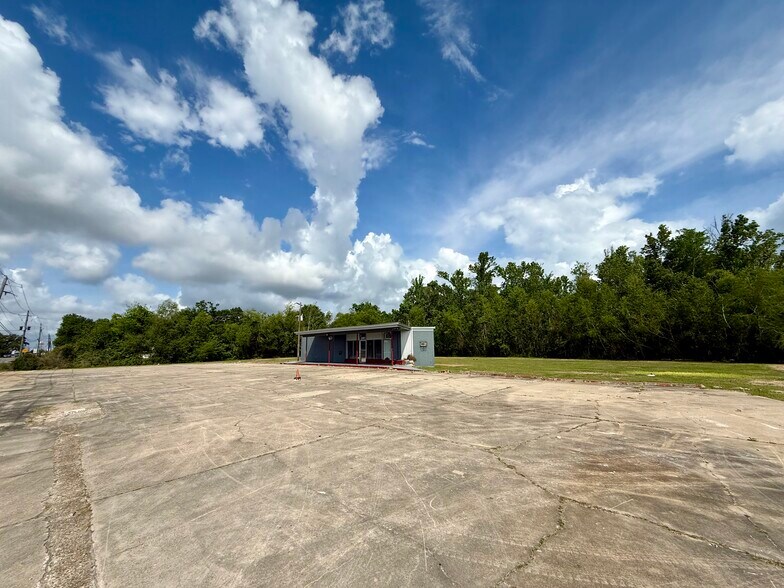 3207 Broad St, Lake Charles, LA à louer - Photo du bâtiment - Image 2 de 3
