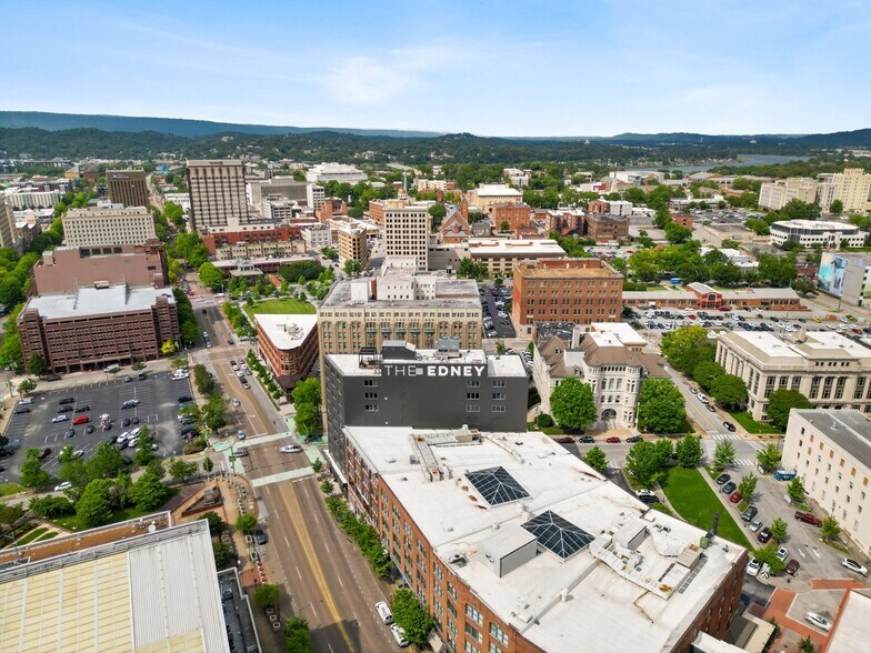 1100 Market St, Chattanooga, TN à louer - Photo du bâtiment - Image 3 de 39