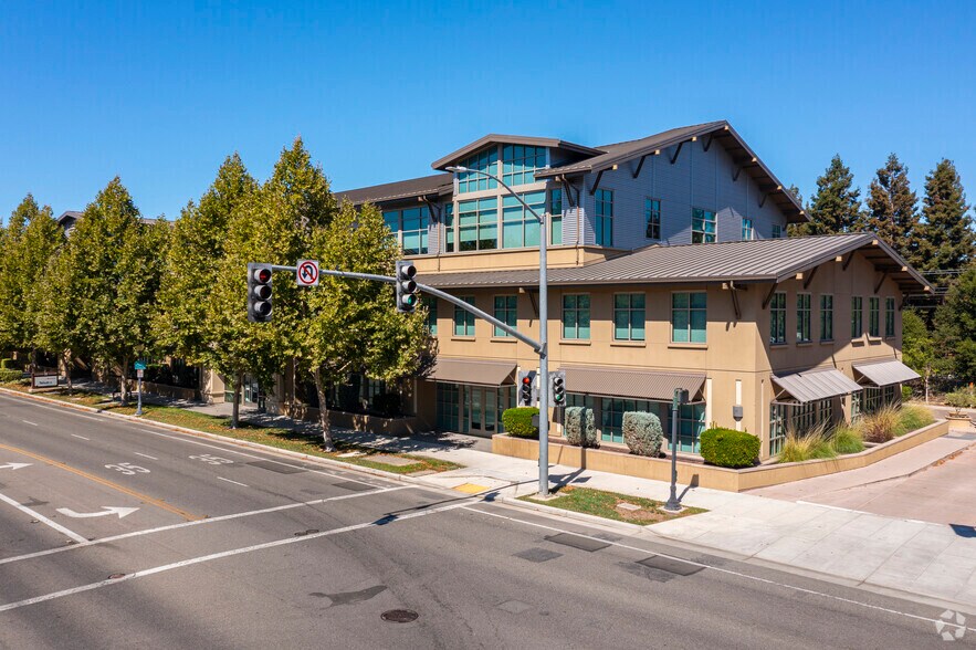 150 W Evelyn Ave, Mountain View, CA à louer - Photo du bâtiment - Image 2 de 14