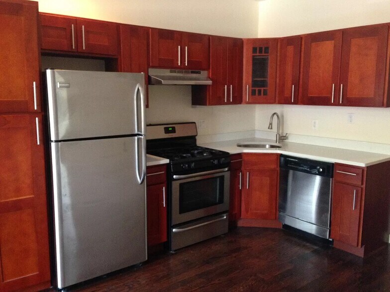 347 Myrtle Ave, Brooklyn, NY for sale - Interior Photo - Image 2 of 10