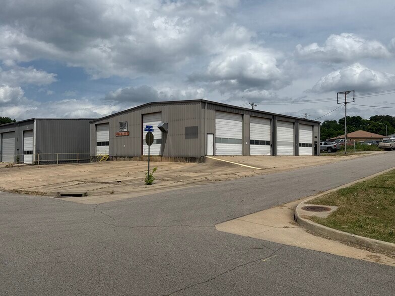 1107 S P St, Fort Smith, AR for sale - Building Photo - Image 1 of 17