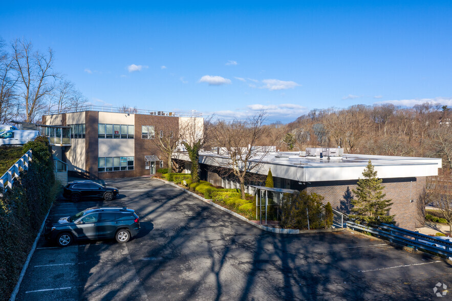 77 Tarrytown Rd, White Plains, NY for lease - Building Photo - Image 3 of 7