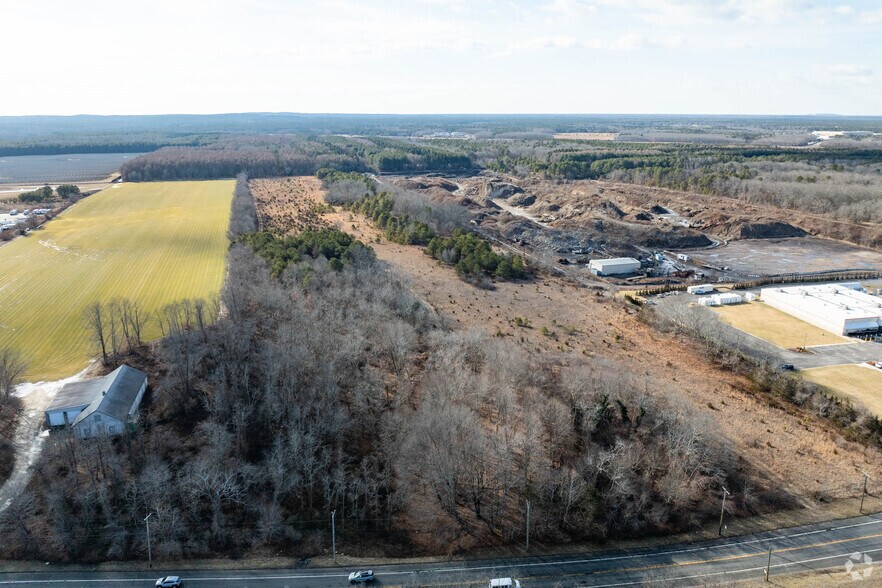 4285 Middle Country Rd, Calverton, NY à vendre - Photo du bâtiment - Image 3 de 5