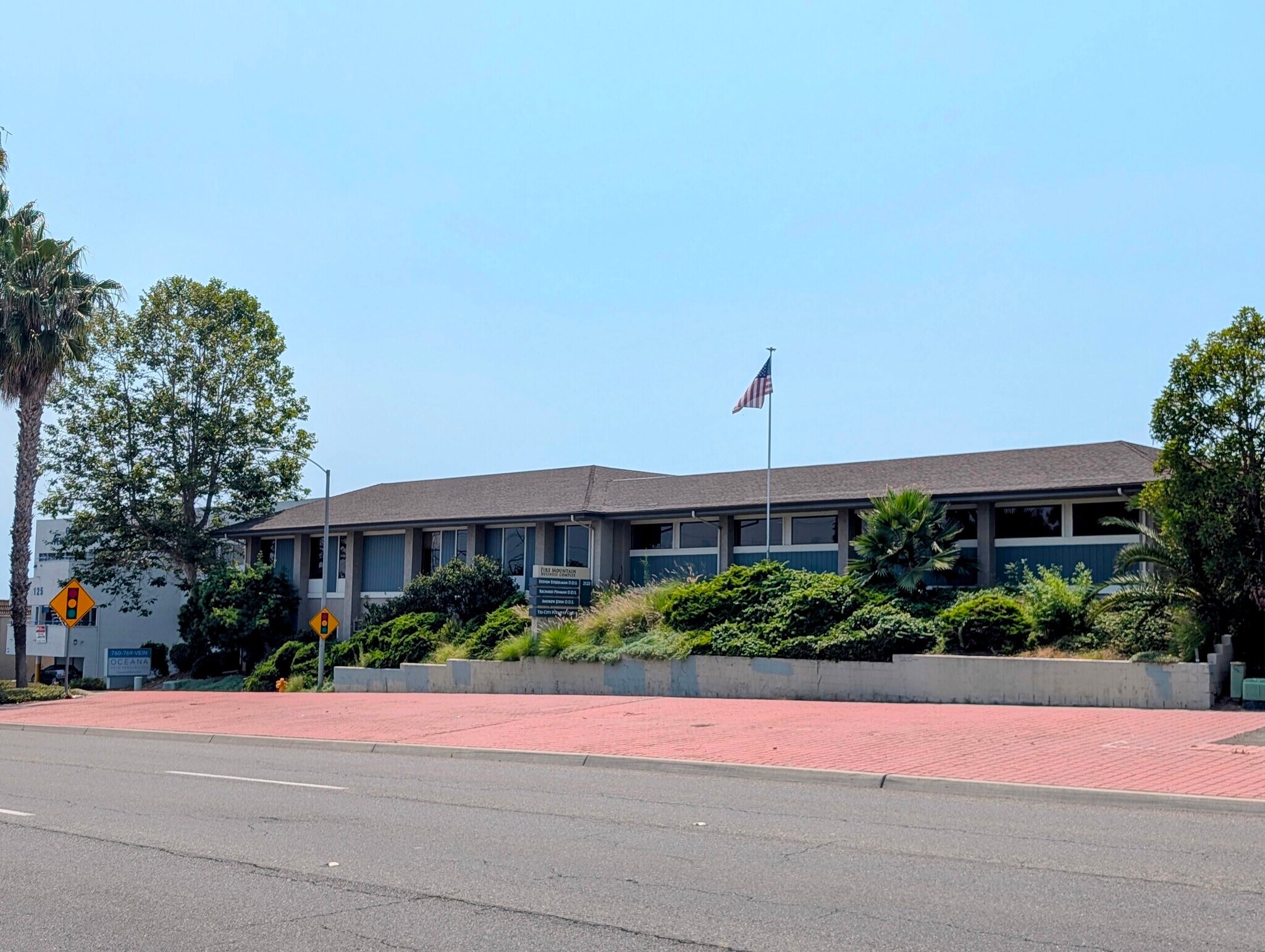 2119-2123 El Camino Real, Oceanside, CA à louer Photo du bâtiment- Image 1 de 9