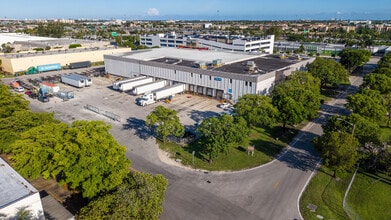 1301 NW 89th Ct, Doral, FL à louer Photo intérieure- Image 2 de 18