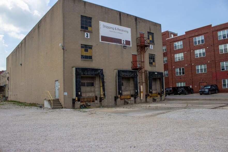 1224 Mill St, Jasper, IN à louer - Photo du bâtiment - Image 2 de 28