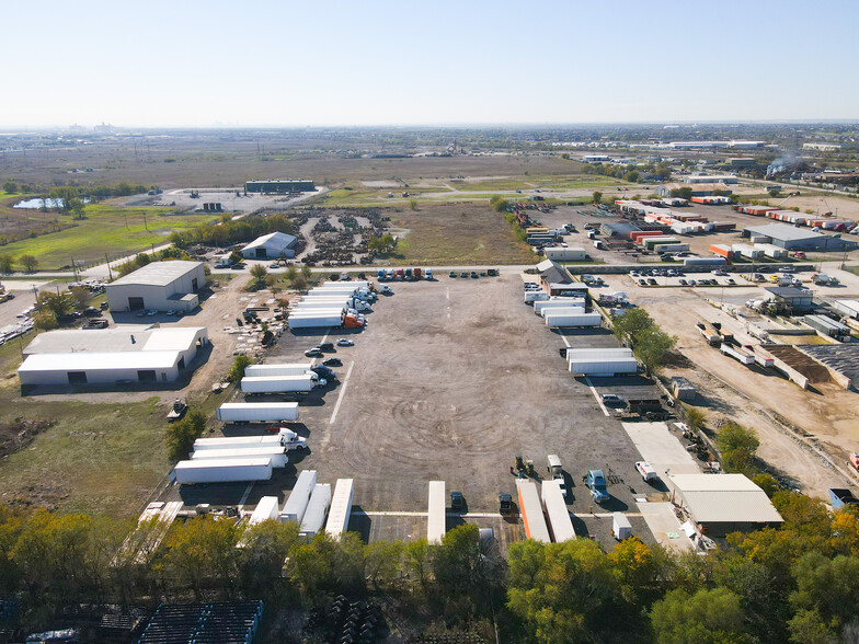 1732 E Hicks Field Rd, Fort Worth, TX for sale - Aerial - Image 2 of 4