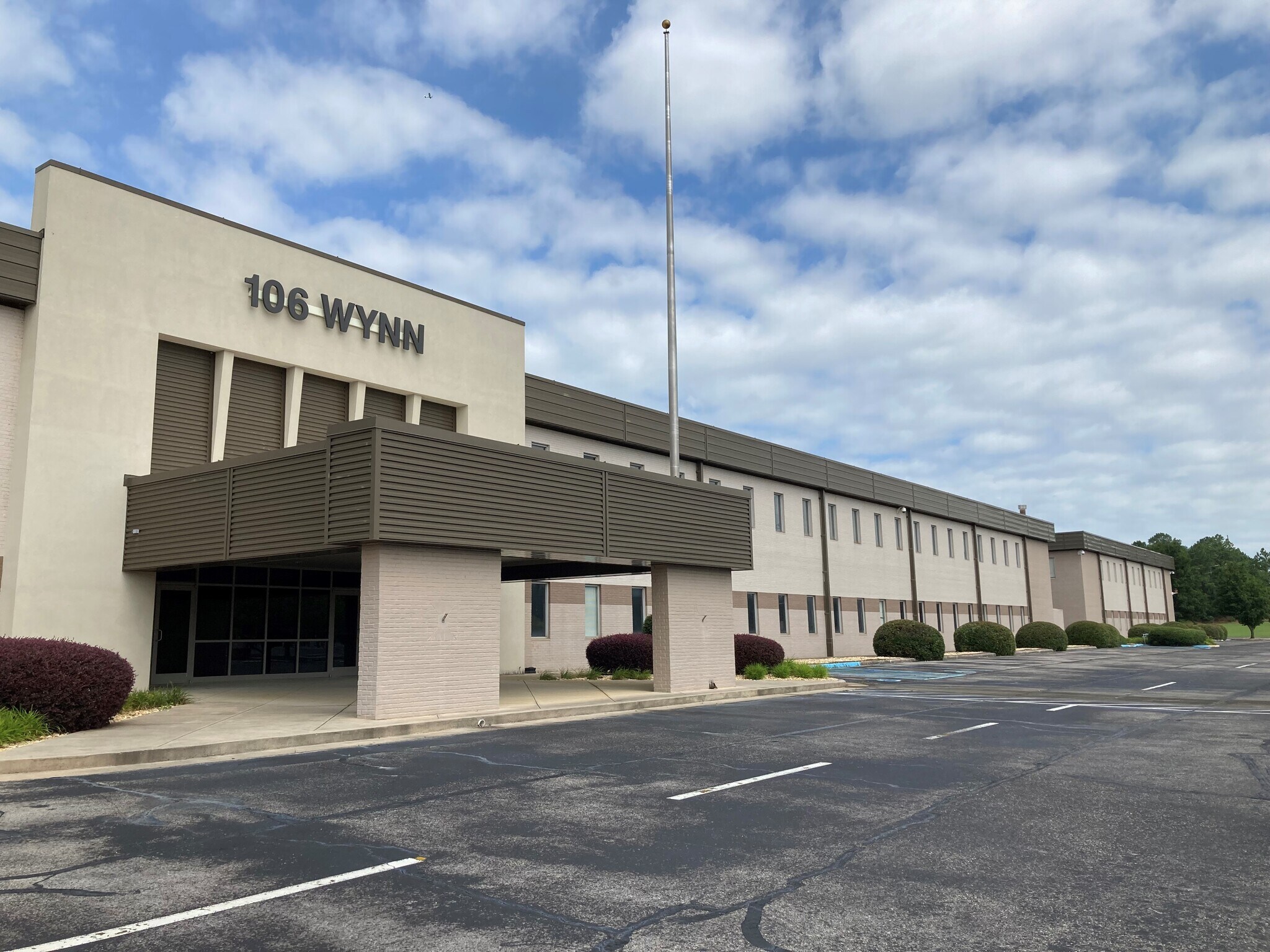106 Wynn Dr, Huntsville, AL à louer Photo du bâtiment- Image 1 de 16