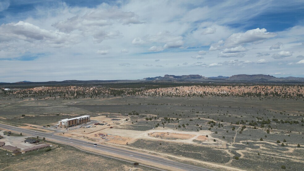 1320 UTAH STATE HIGHWAY 12, Bryce Canyon City, UT à vendre - Vidéo sur l’inscription commerciale - Image 2 de 4