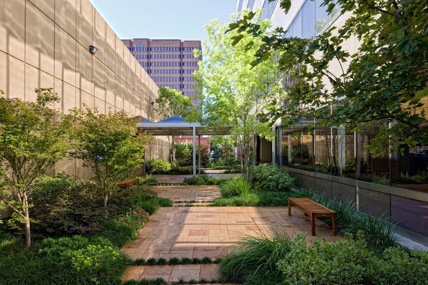 3500 Oak Lawn Ave, Dallas, TX à louer - Photo du bâtiment - Image 3 de 20