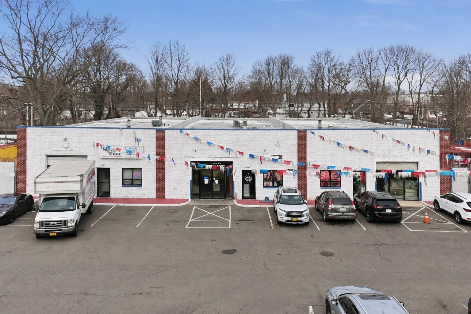 9-13 Pine Aire Dr, Bay Shore, NY à vendre Photo du bâtiment- Image 1 de 18