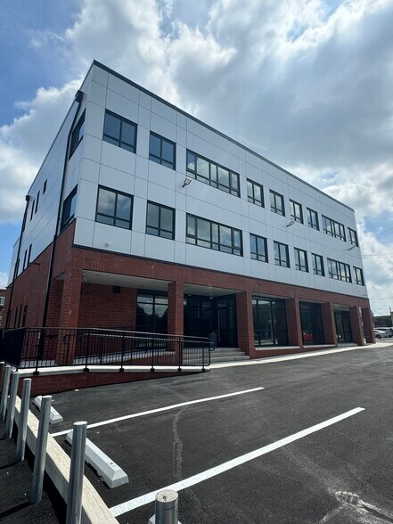 1729 Cottman Ave, Philadelphia, PA à louer - Photo du bâtiment - Image 2 de 4