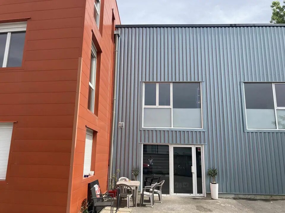 Office in Crolles for lease Building Photo- Image 1 of 4