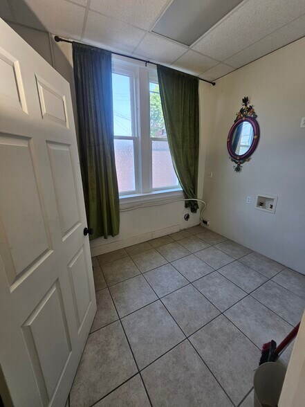 1047 S Big Bend Blvd, Saint Louis, MO à louer - Photo du bâtiment - Image 2 de 8