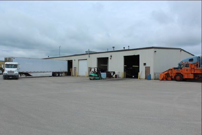 181 Quality Ct, Fall River, WI à vendre Photo du bâtiment- Image 1 de 6