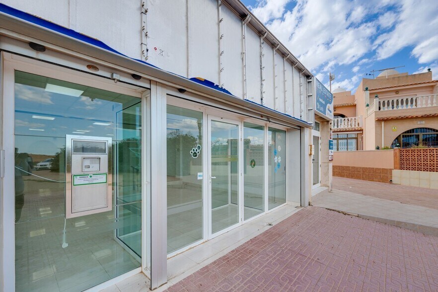 Avinguda de Alfredo Nobel, 119, Torrevieja, Alicante for sale - Building Photo - Image 2 of 47