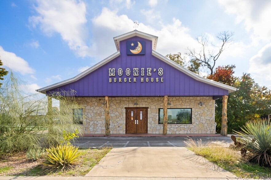 2411 N US Highway 281, Marble Falls, TX à vendre - Photo du bâtiment - Image 3 de 31