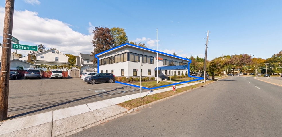 930 Clifton Ave, Clifton, NJ à louer - Photo du bâtiment - Image 1 de 1