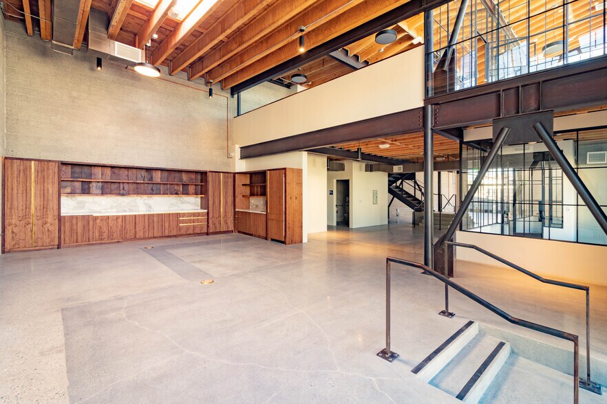 2352 Ripple St, Los Angeles, CA à louer - Photo du bâtiment - Image 3 de 23