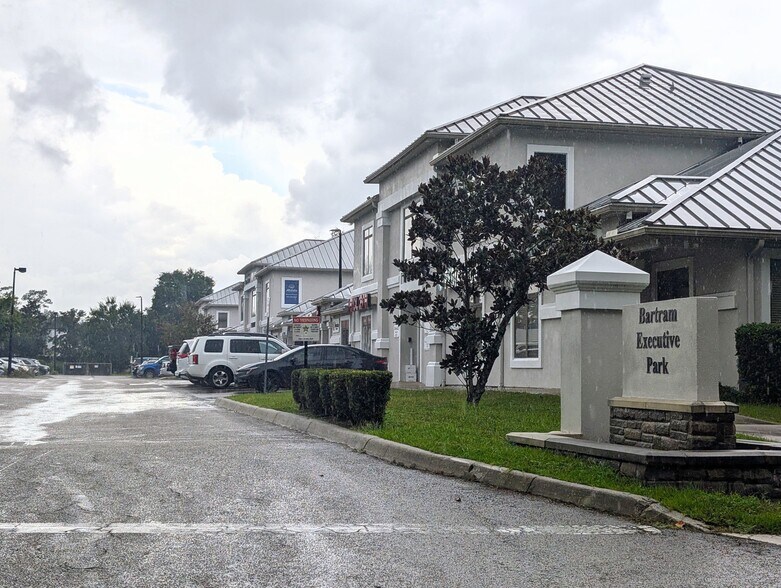 1629 Race Track Rd, St Johns, FL à louer - Photo du bâtiment - Image 1 de 24