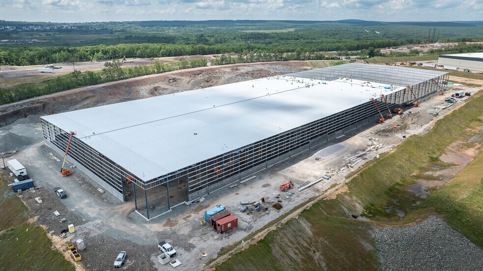 215 Innovation Drive North, Hazle Township, PA à louer - Photo du bâtiment - Image 3 de 7