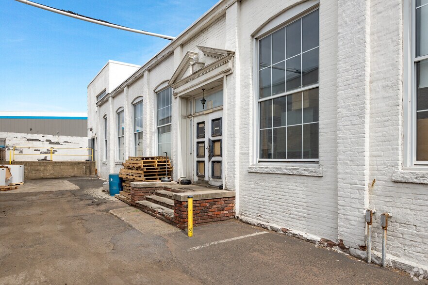 180 Kingsland Rd, Clifton, NJ à louer - Photo du bâtiment - Image 2 de 35
