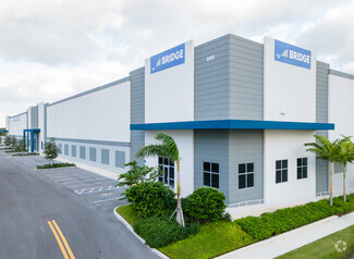 Plus de détails pour 3233-3303 SW 12th St, Fort Lauderdale, FL - Industriel/Logistique à louer