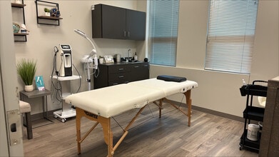 411 Lantern Bend Dr, Houston, TX for lease Interior Photo- Image 2 of 8