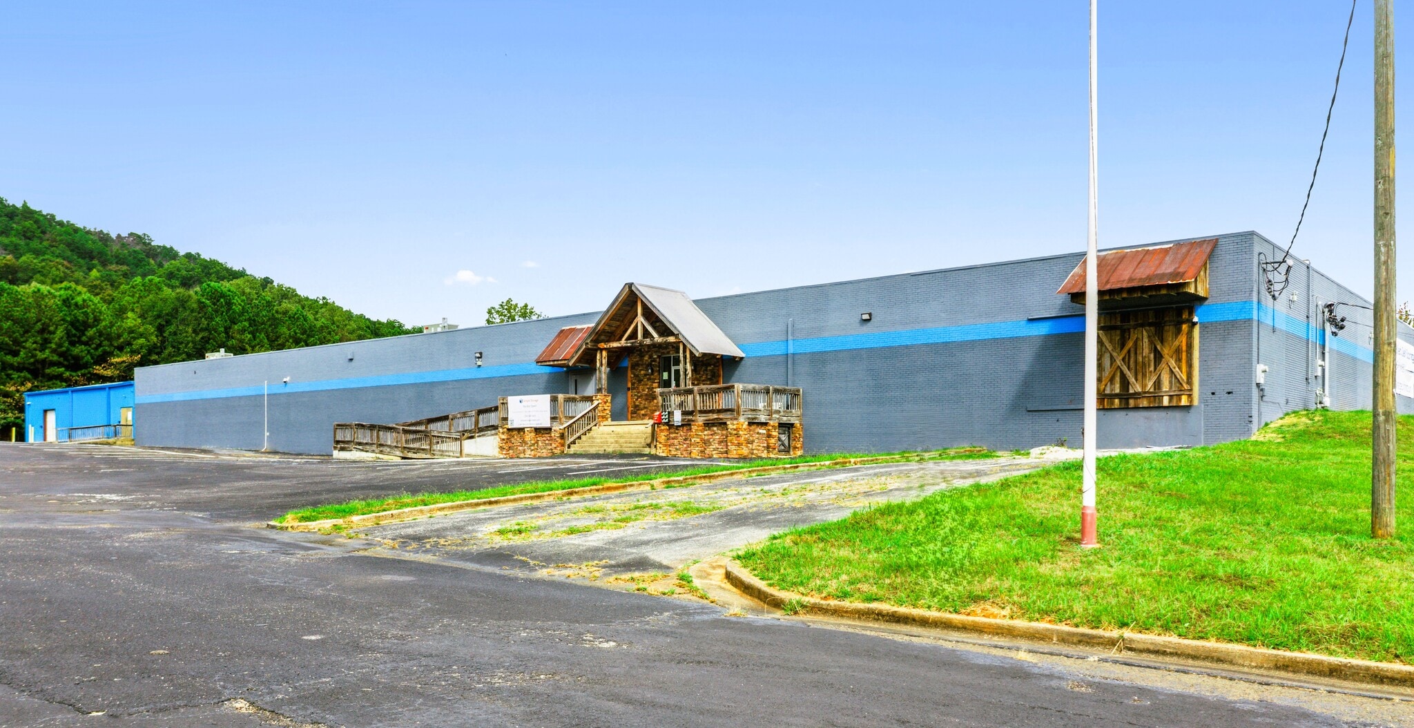 321 Hamric Dr W, Oxford, AL for sale Primary Photo- Image 1 of 7