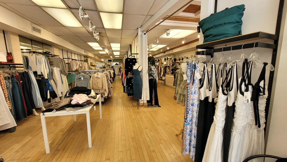 5325 Ch. Queen Mary, Montréal, QC for lease - Building Photo - Image 3 of 8