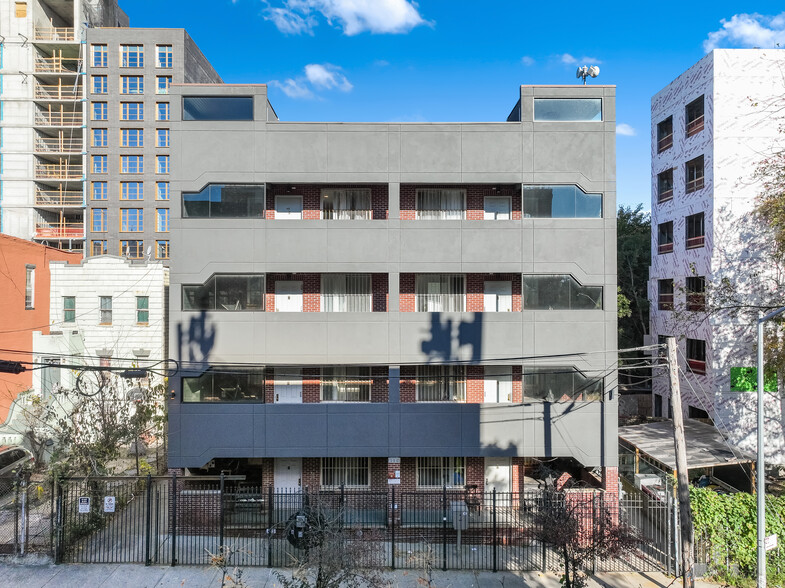 385 Vernon Ave, Brooklyn, NY for sale - Building Photo - Image 1 of 1