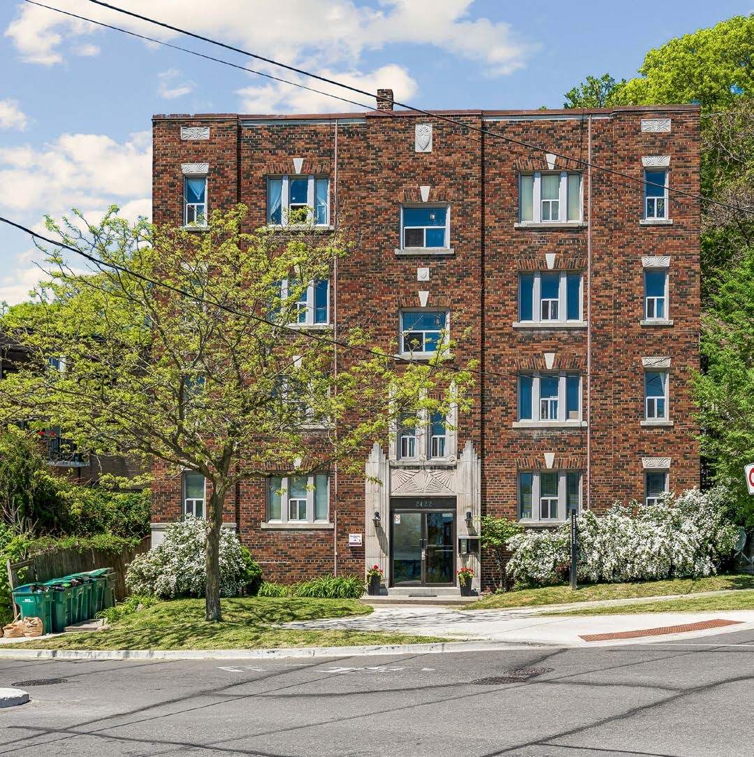 2422 Queen St, Toronto, ON à vendre Photo du bâtiment- Image 1 de 7