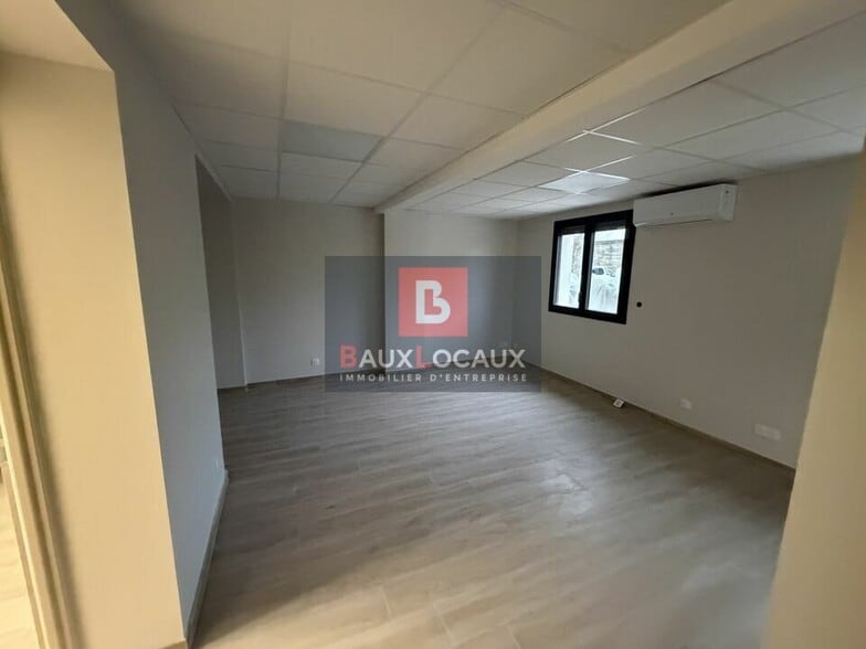Office in Le Pontet for lease - Building Photo - Image 2 of 6