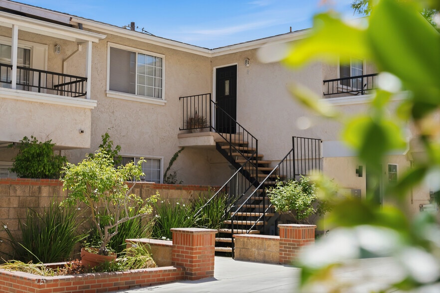 5302-5304 Colodny Dr, Agoura Hills, CA for sale - Building Photo - Image 3 of 49