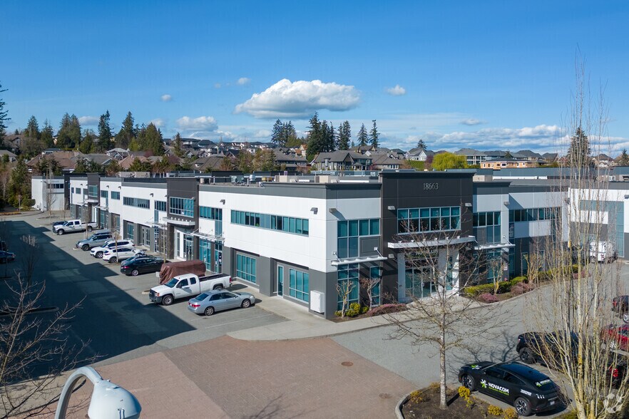 18663 52nd Ave, Surrey, BC à vendre - Photo du bâtiment - Image 2 de 11