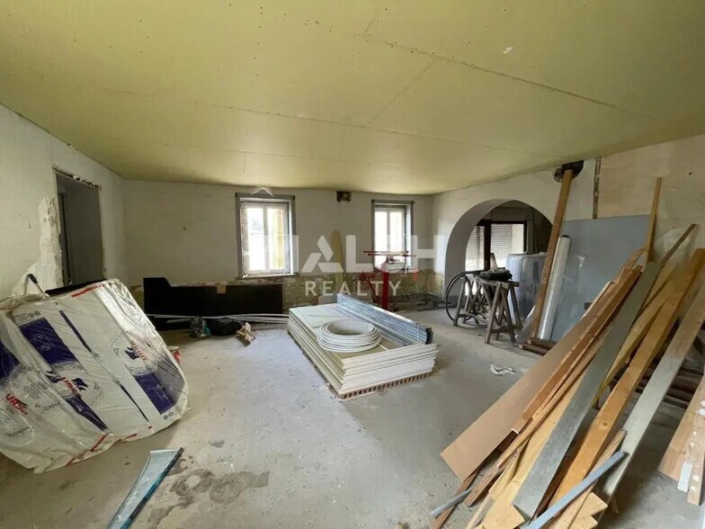 Commerce de détail dans Chazey-sur-Ain à louer - Photo du bâtiment - Image 3 de 11