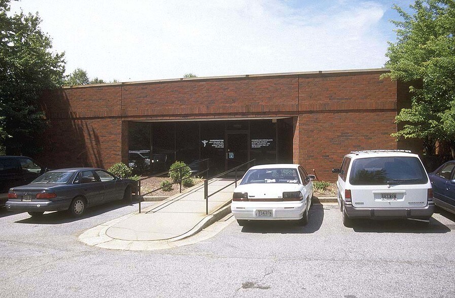 211 Prime Pt, Peachtree City, GA à louer - Photo du bâtiment - Image 2 de 8