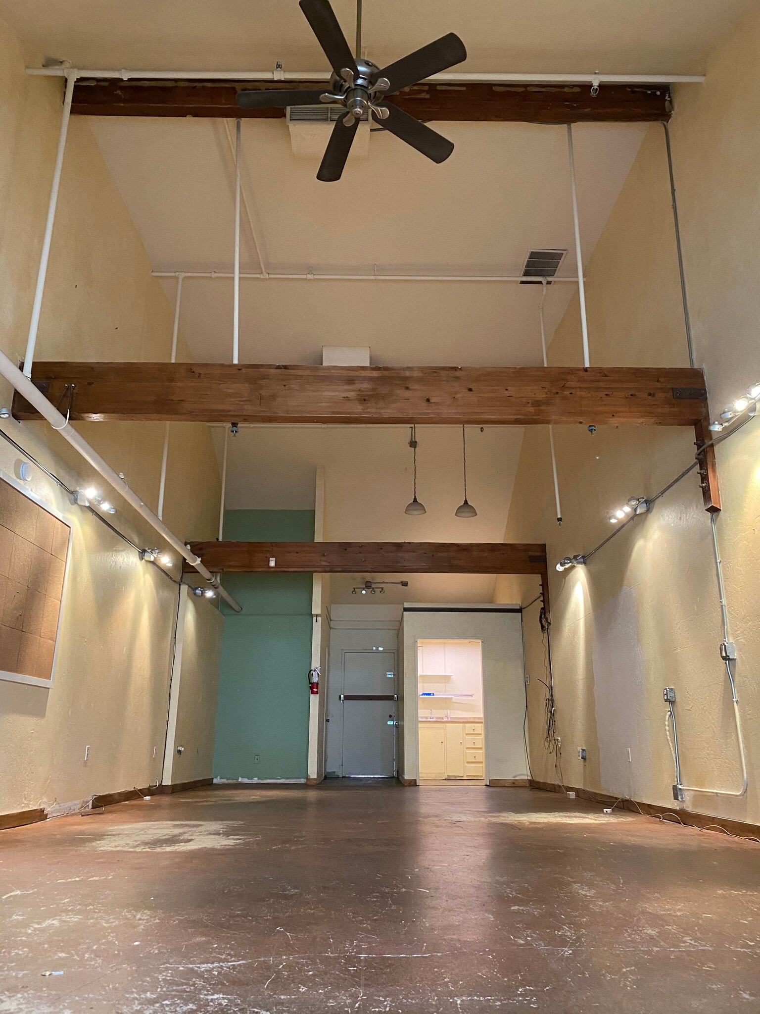 8910 Sonoma Hwy, Kenwood, CA à louer Photo intérieure- Image 1 de 5