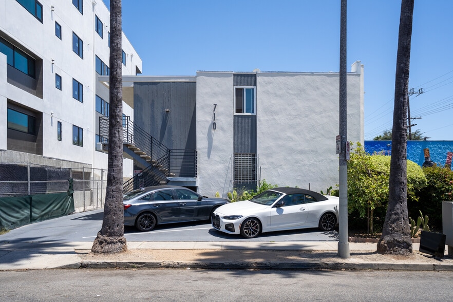 710 N Hudson Ave, Los Angeles, CA for sale - Building Photo - Image 2 of 14