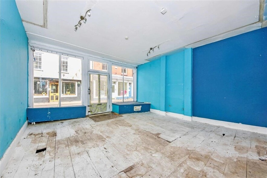 48 High St, Kington for sale - Interior Photo - Image 3 of 6